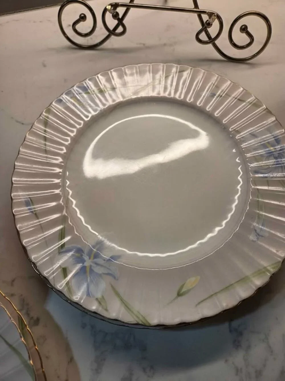 4 Mikasa Ballantyne pattern (L9814) dinner plates
